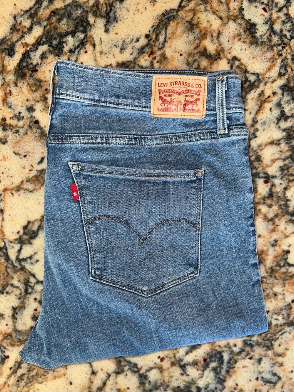 Levi's Women’s Jeans 315 Shaping Bootcut W33 L30